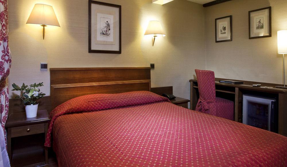 Passy Eiffel Hotel Париж Екстериор снимка