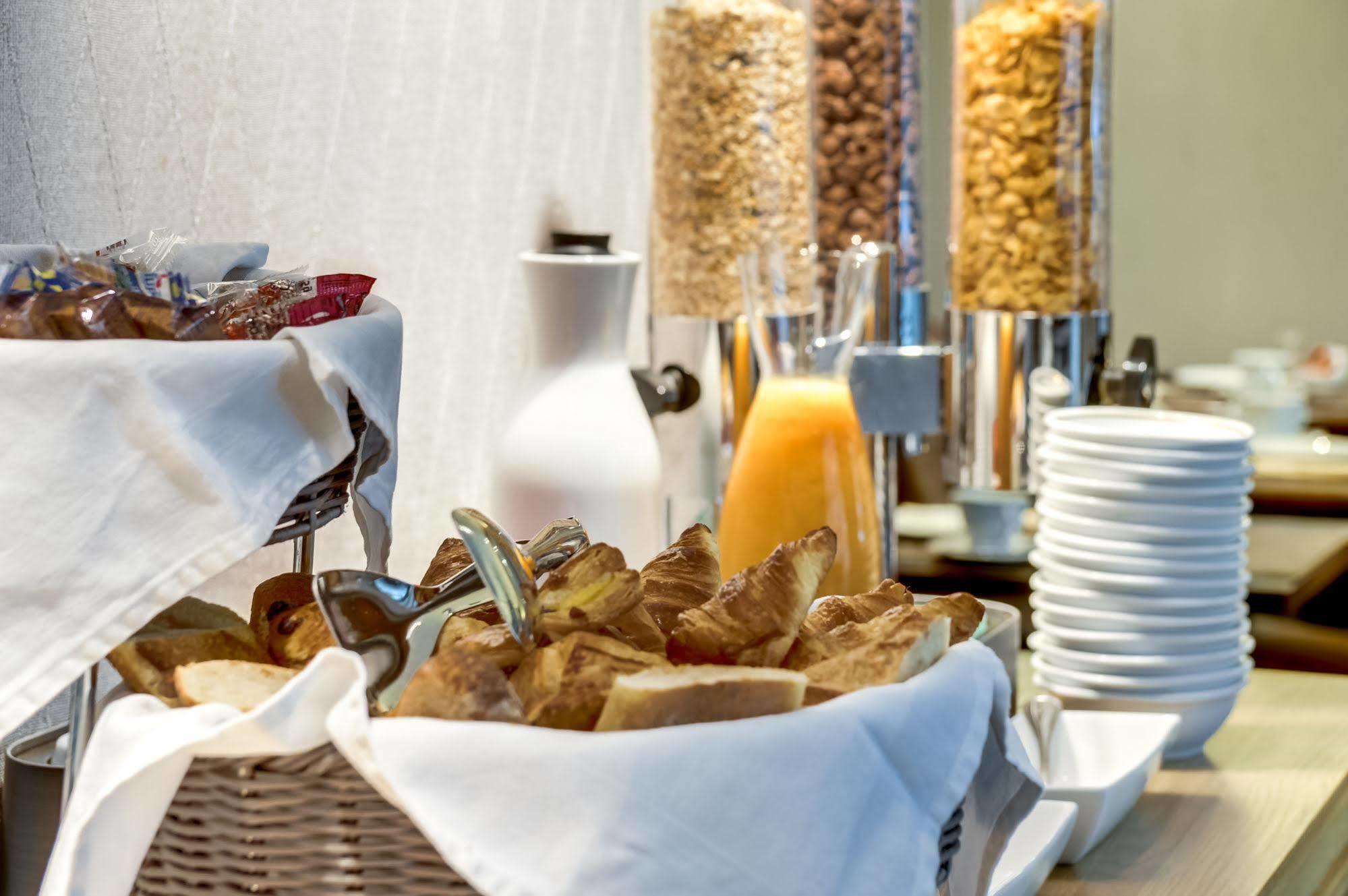 Passy Eiffel Hotel Париж Екстериор снимка