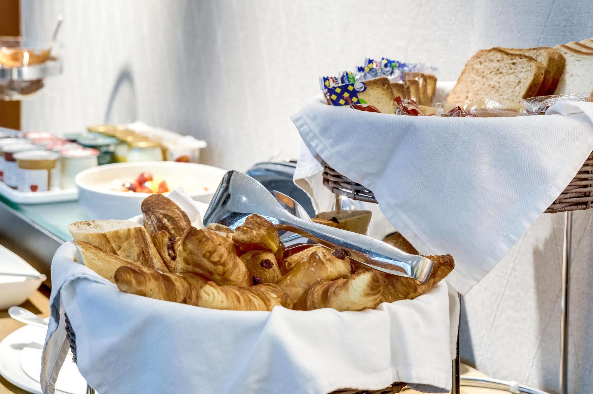 Passy Eiffel Hotel Париж Екстериор снимка